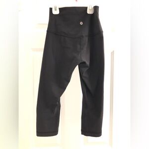 Lululemon Leggings teen XS (Women sz 4) Black Compression Crop Capri like new